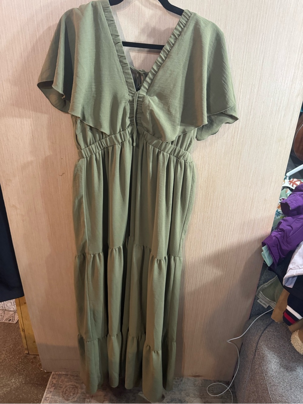 Simplee Olive Green Open Back V-Neck Tiered Maxi Dress Size Large